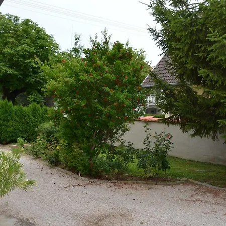 Gyoeroek Vendeghaz Konukevi Balatongyörök