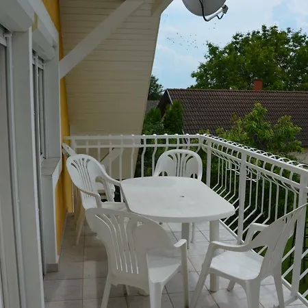 Gyoeroek Vendeghaz Guest house *